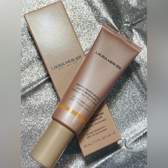 Laura Mercier Light Revealer Natural Skin Illuminator Tinted Moisturizer… - Picture 7 of 9